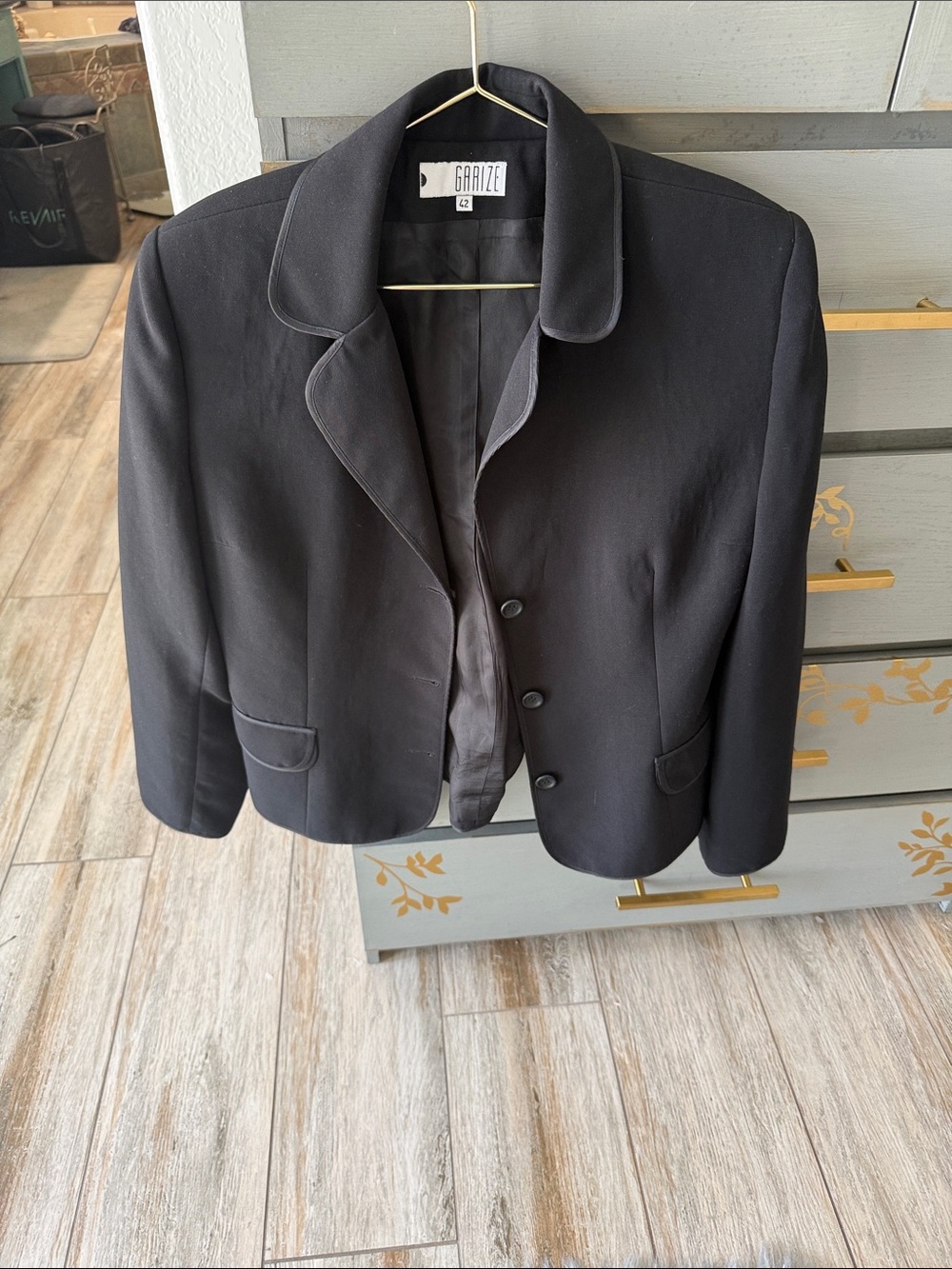 Garize Black Women's Single-Breasted Tailored Blazer